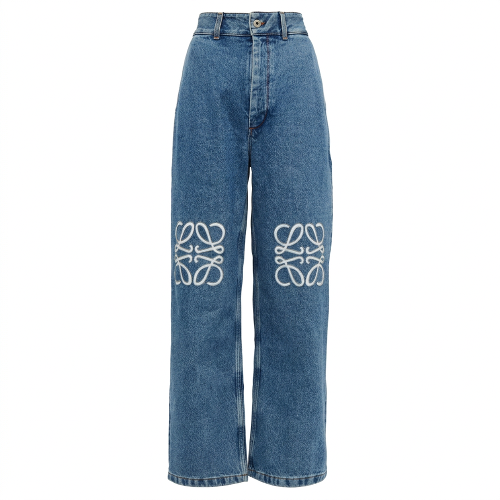 LWE Jeans auf weißem Hintergrund