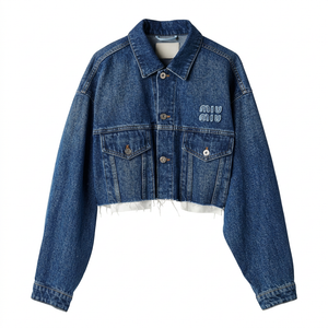 Miu Jeansjacke auf weißem Hintergrund